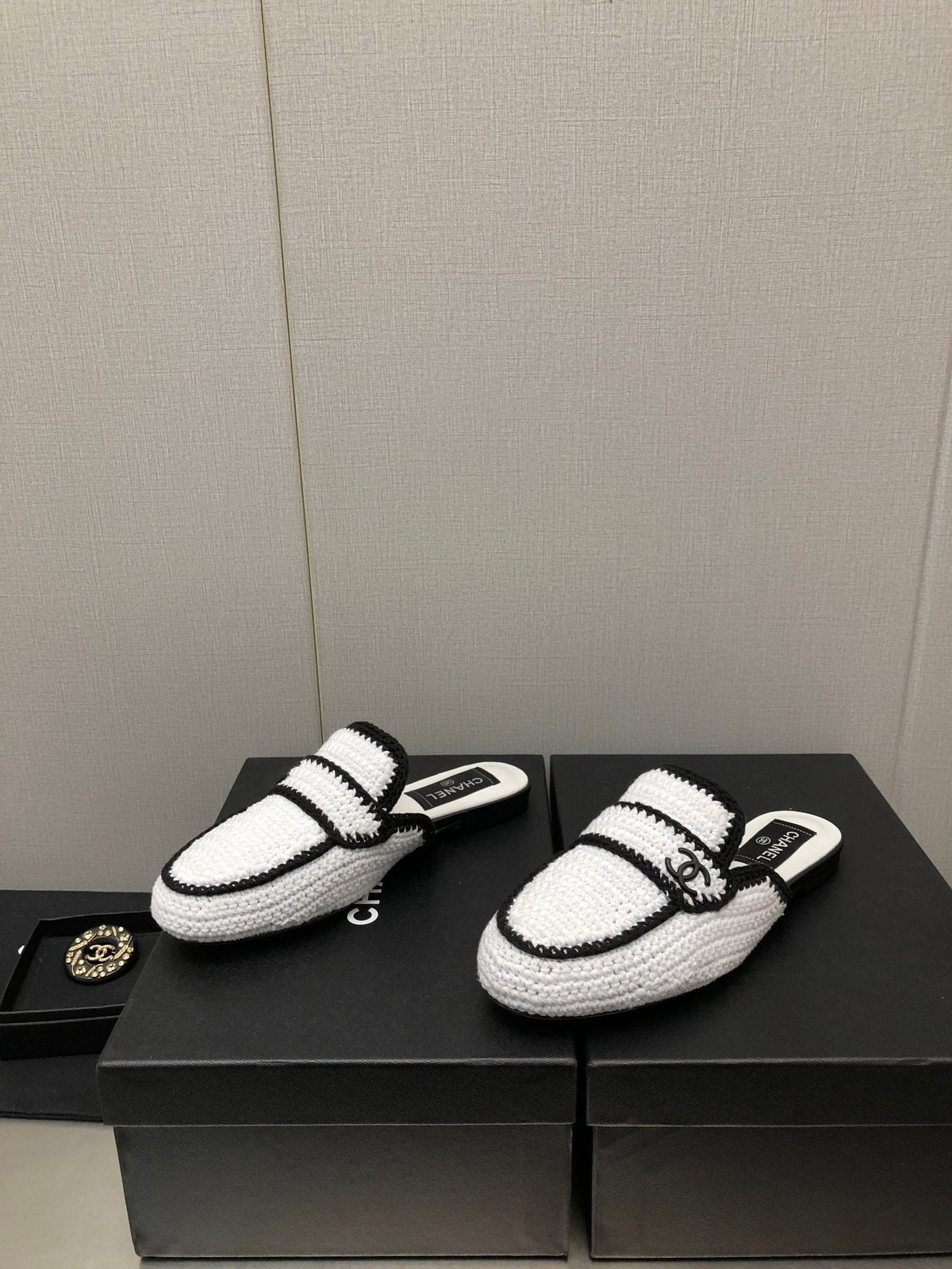 CHANEL HALF-MULES IN WHITE MIX BLACK WOOL WOVEN