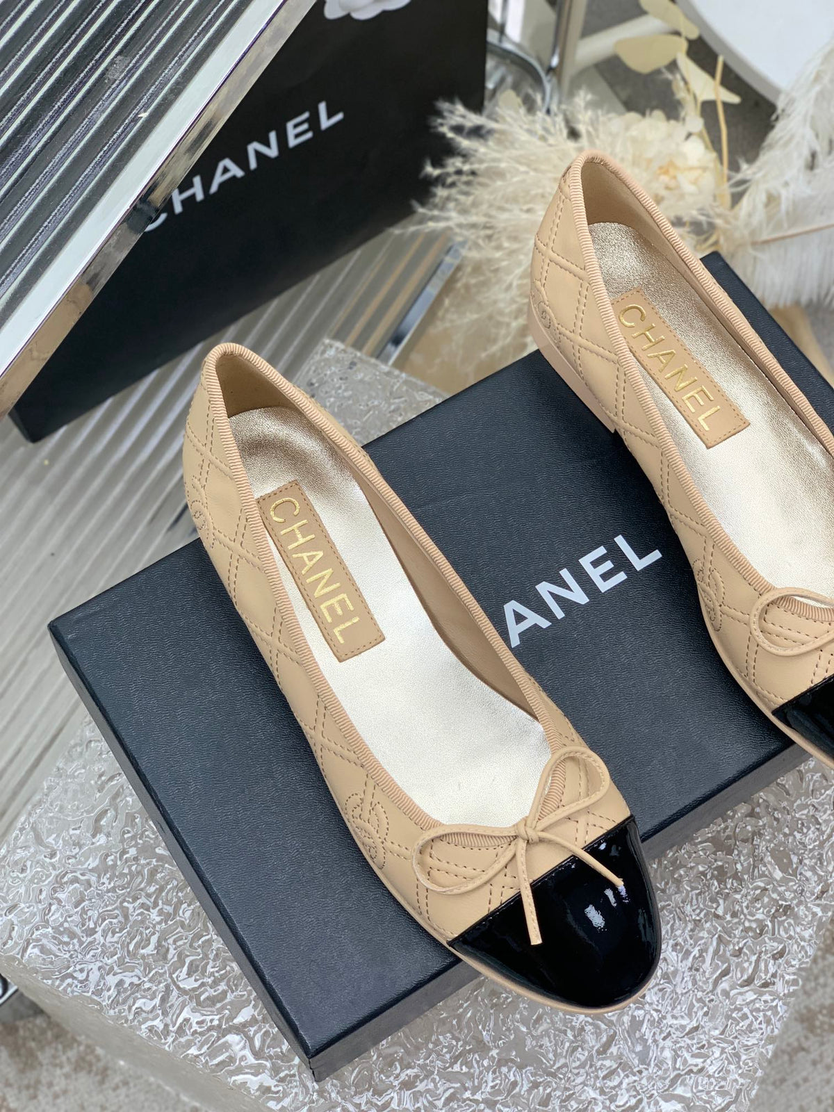 CHANEL BALLET FLAT GLOSSY BLACK MIX BEIGE LAMBSKIN