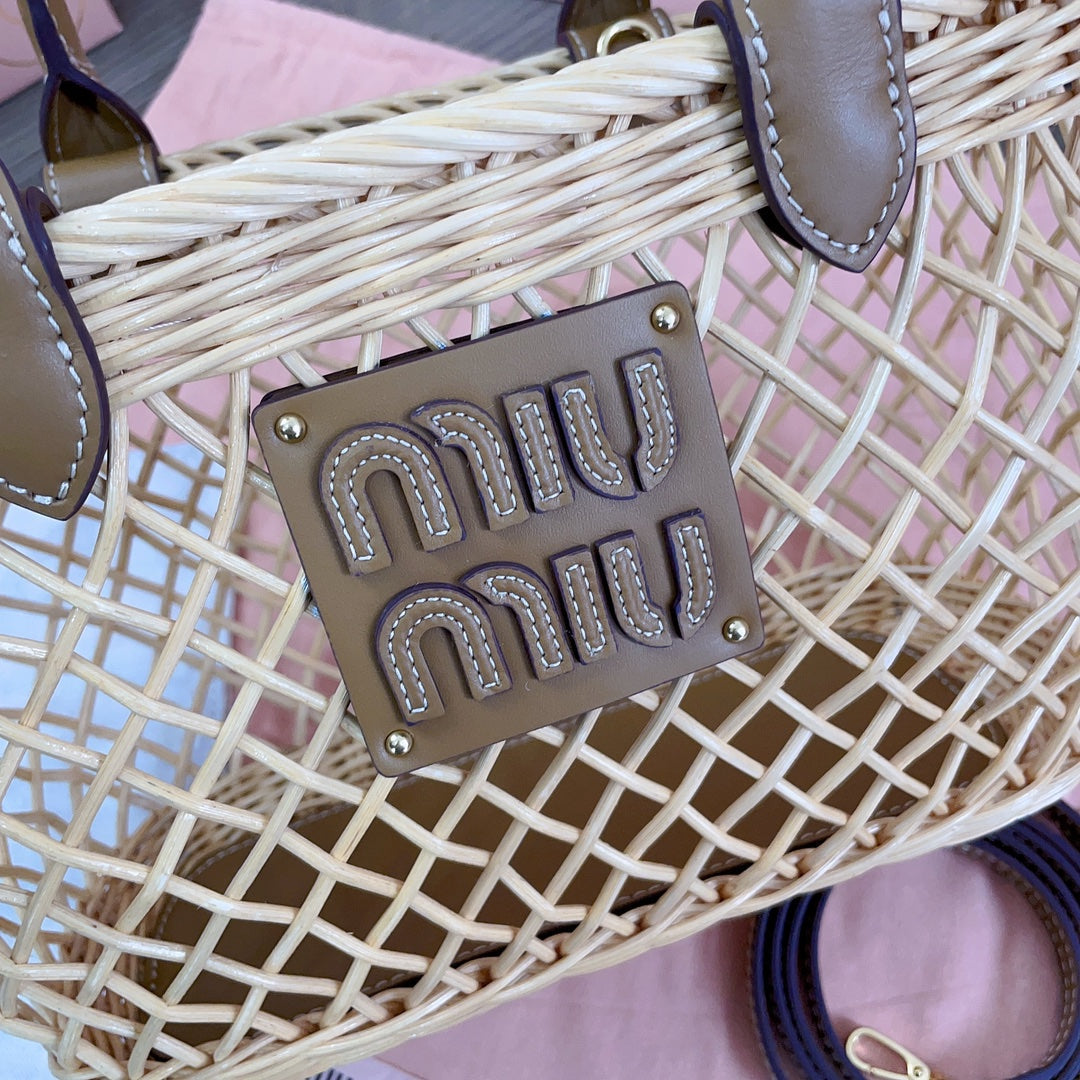WOVEN HOLLOW BAG 24 IN BEIGE RATTAN AND BROWN CALFSKIN TRIM