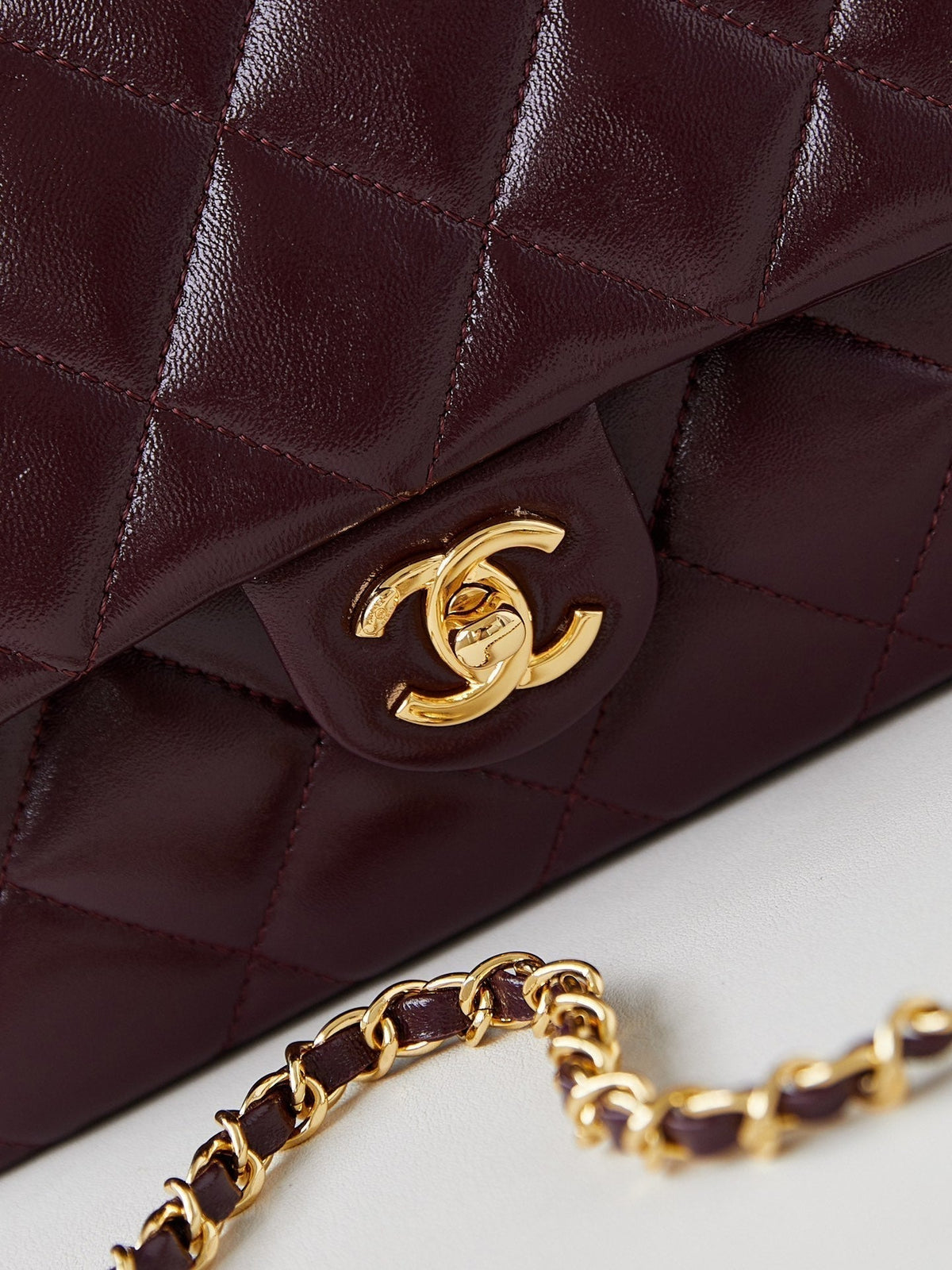 CHANEL FLAP BAG WITH TOP HANDLE 25 IN WINE RED OIL-WAX LAMBSKIN GOLD HARDWARE