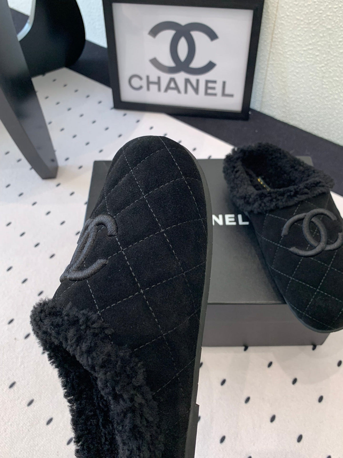 CHANEL FLAT MULE IN BLACK SUEDE AND LAMB FUR LINING