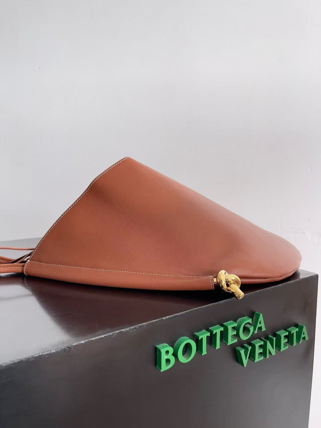 MEDIUM SOLSTICE 44 IN BROWN LAMBSKIN