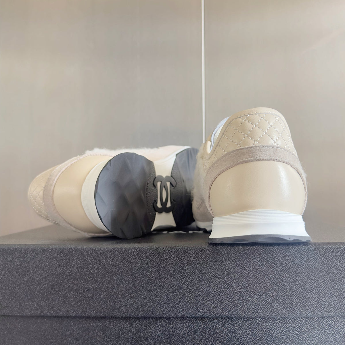 CHANEL 25S SNEAKERS 20MM IN WHITE CALFSKIN AND SUEDE