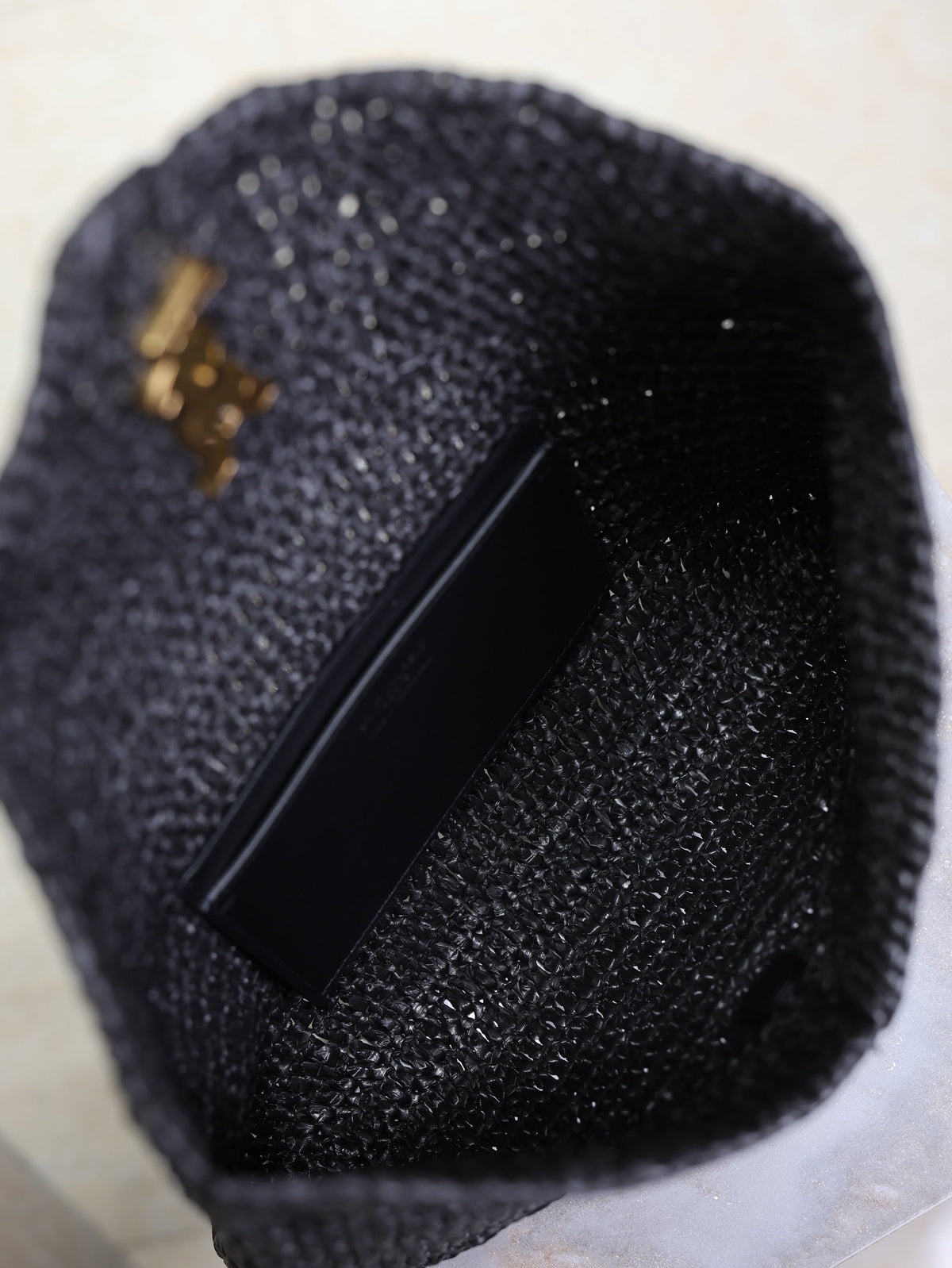 YSL 25S CASSANDRE LARGE ENVELOPE POUCH 29 IN BLACK RAFFIA GOLD HARDWARE