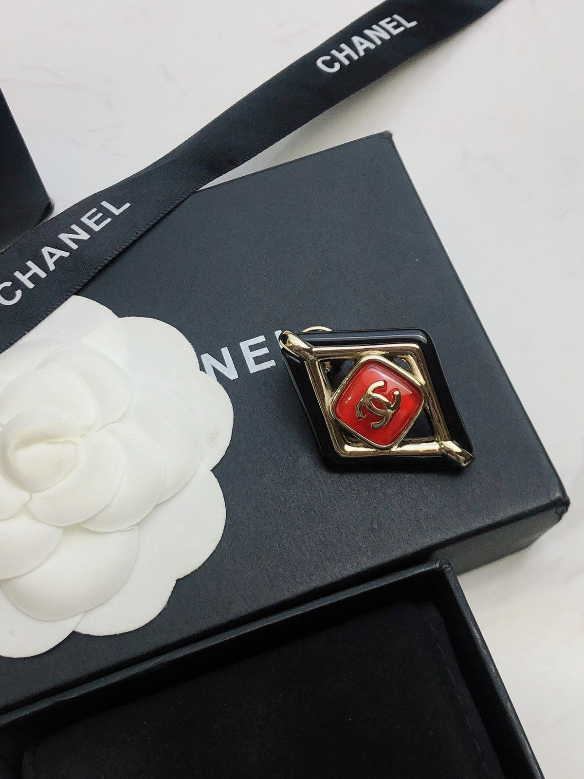 18K  Chanel Rhombus Brooch