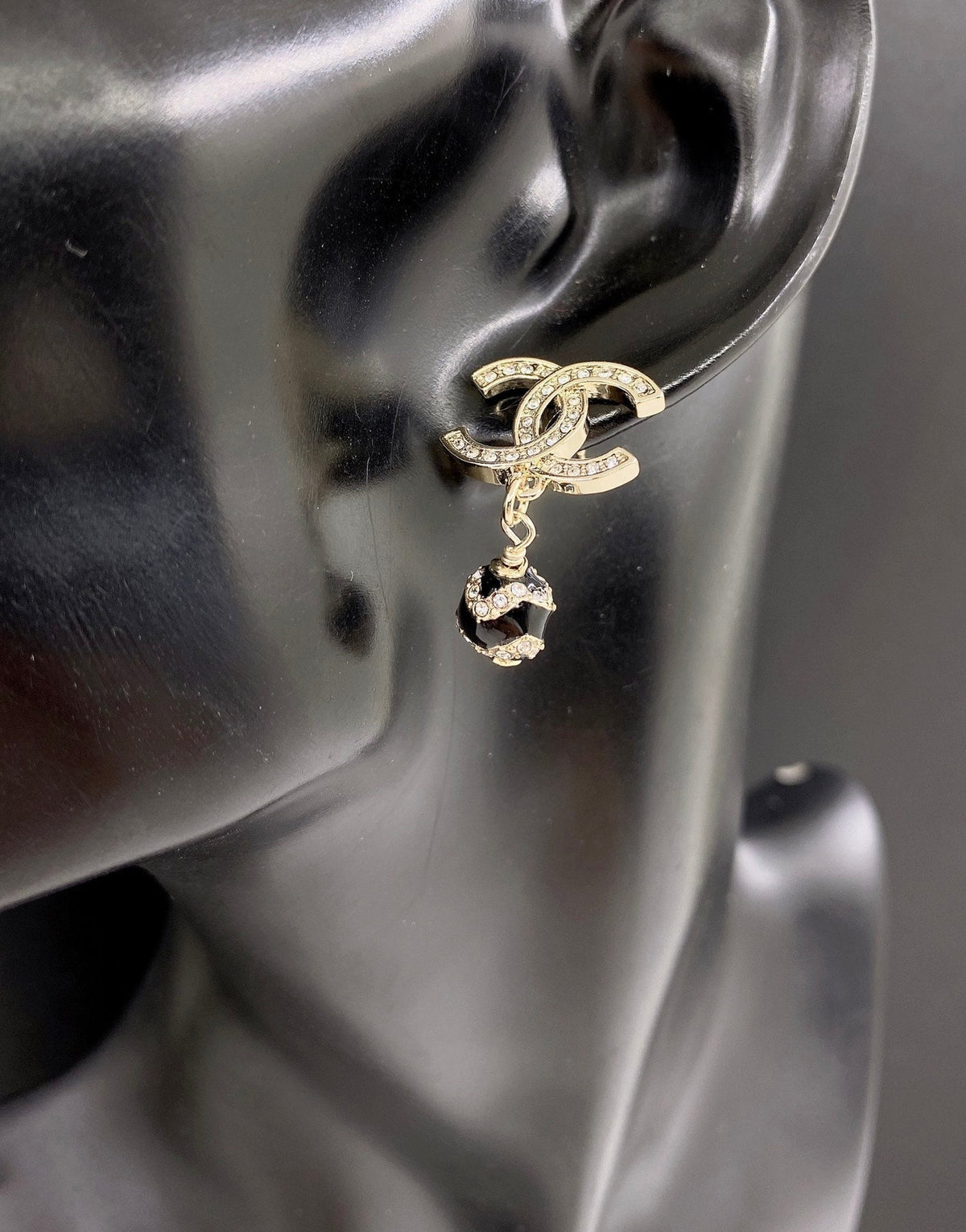 18K  Chanel Pearl Pendant Earrings