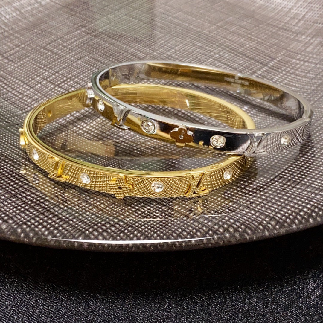 18K Louis Vuitton Diamonds Bracelet