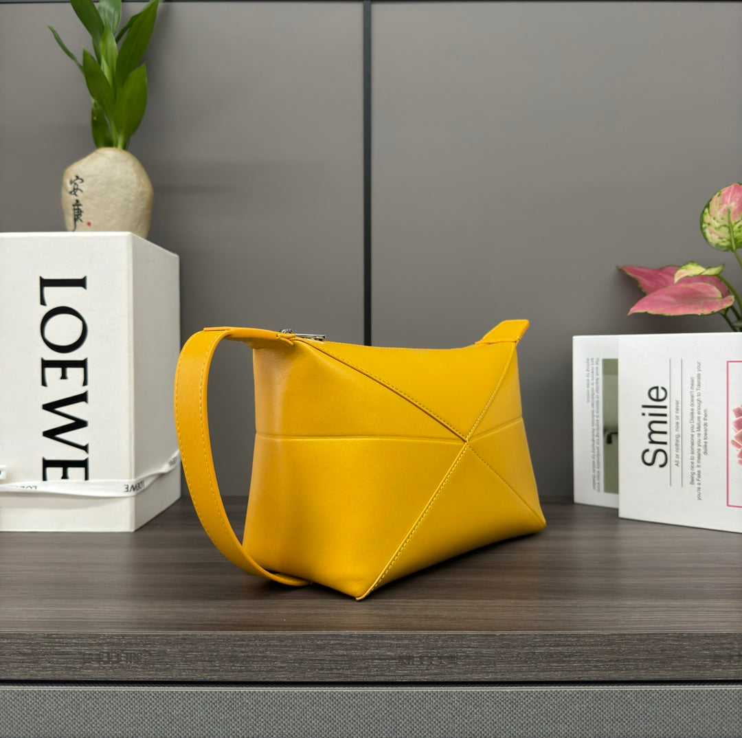 PUZZLE FOLD WASH 22 BAG IN BANANA YELLOW SHINY CALFSKIN