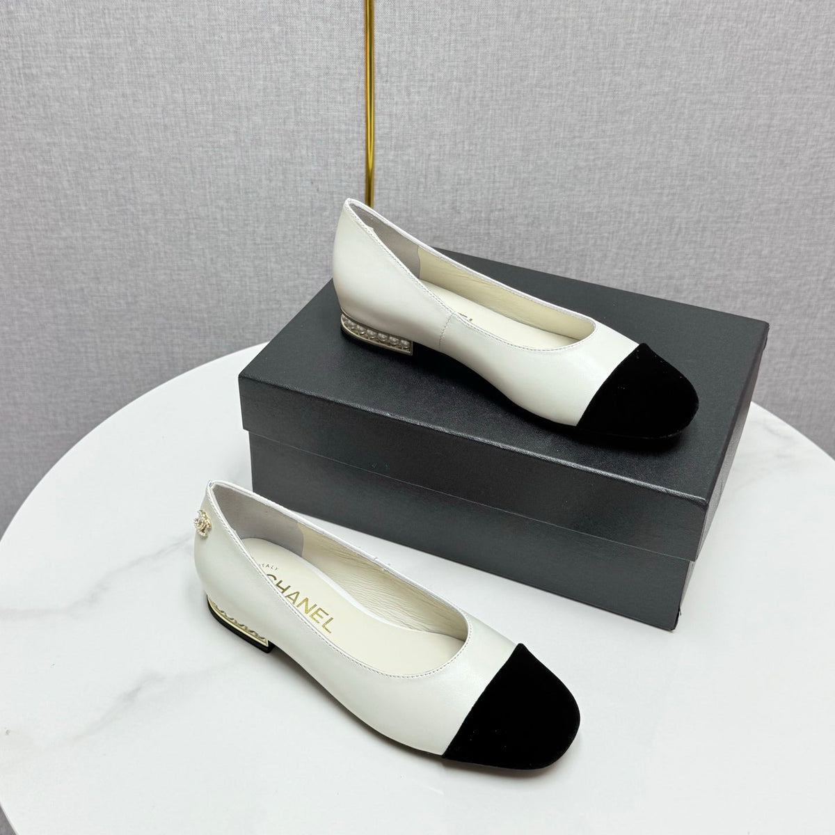 CHANEL BALLET FLATS 25S IN WHITE LAMBSKIN AND BLACK SUEDE WITH PEARL HEEL