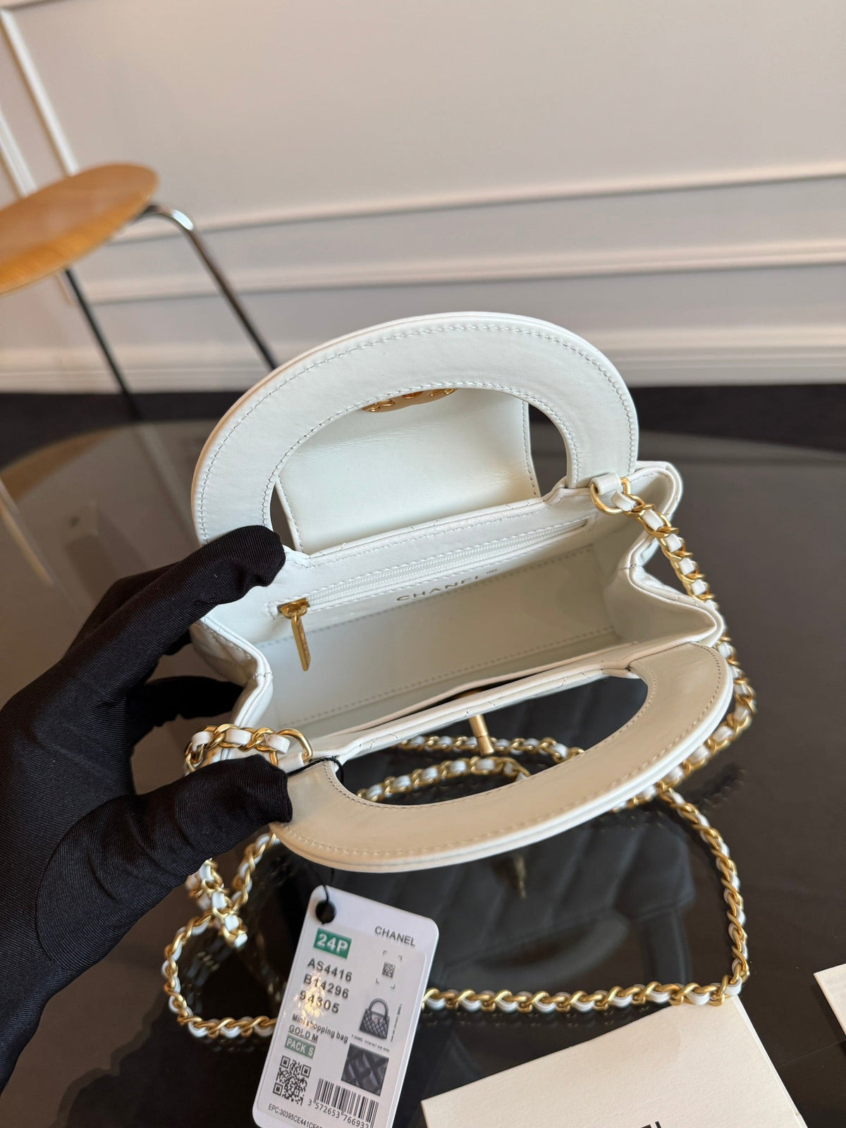 CHANEL KELLY SHOPPING BAG 19 IN WHITE CALFSKIN GOLD HARDWARE
