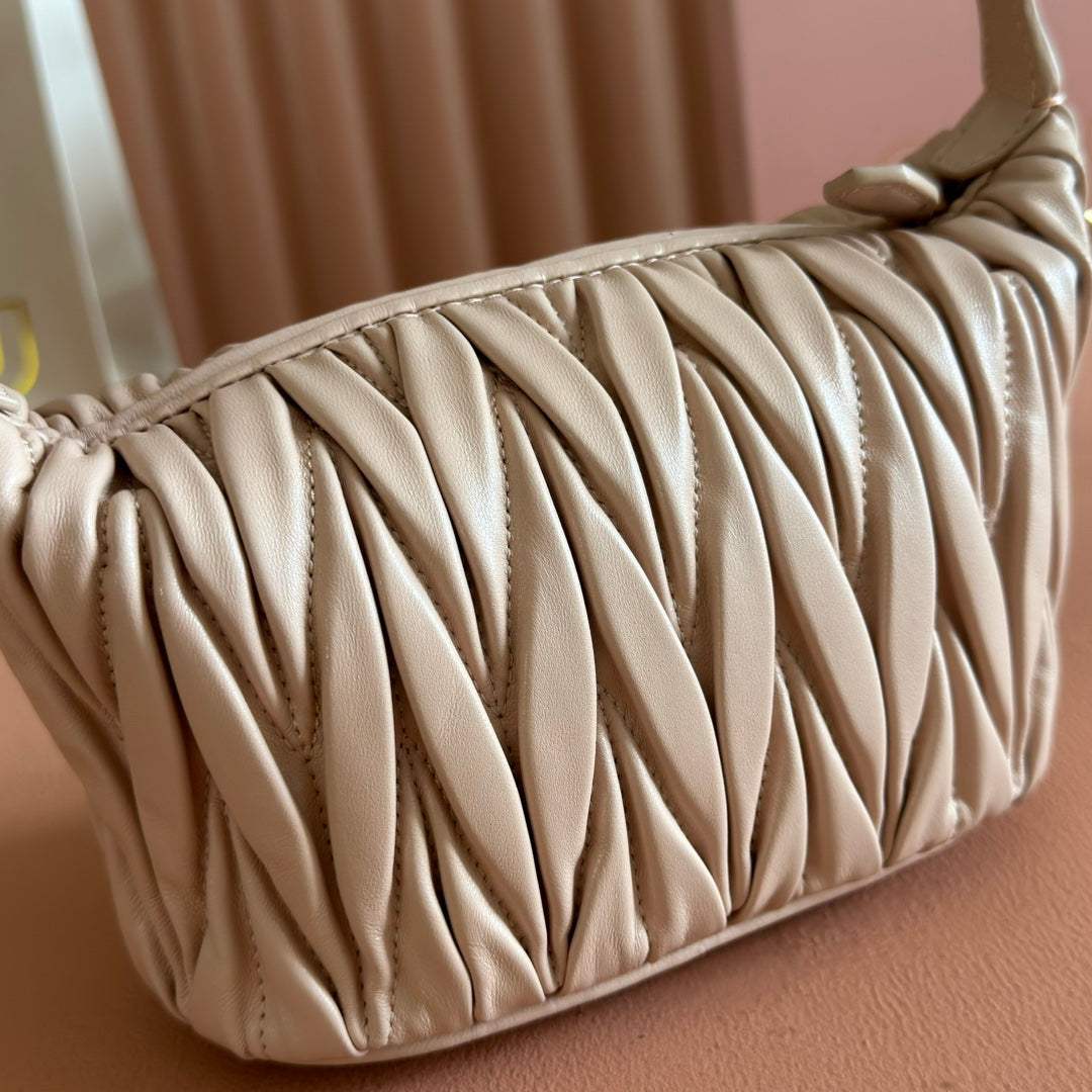 MIUMIU 26S POUCH BAG 15 IN LIGHT PINK CALFSKIN GOLD HARDWARE