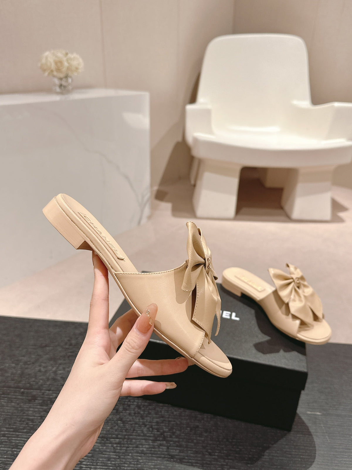 CHANEL BOW LADY SLIPPERS BEIGE CREAM LAMBSKIN