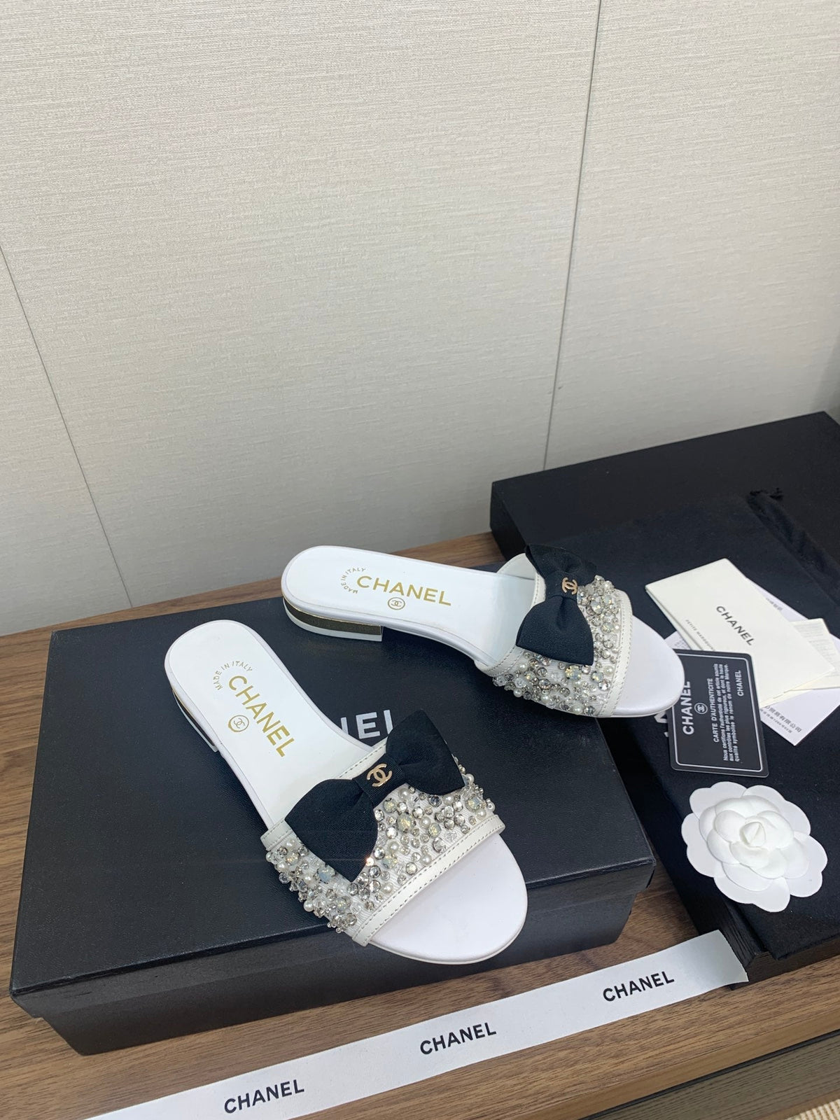 CHANEL BOW SLIPPERS IN WHITE LAMBSKIN WITH RHINESTONES