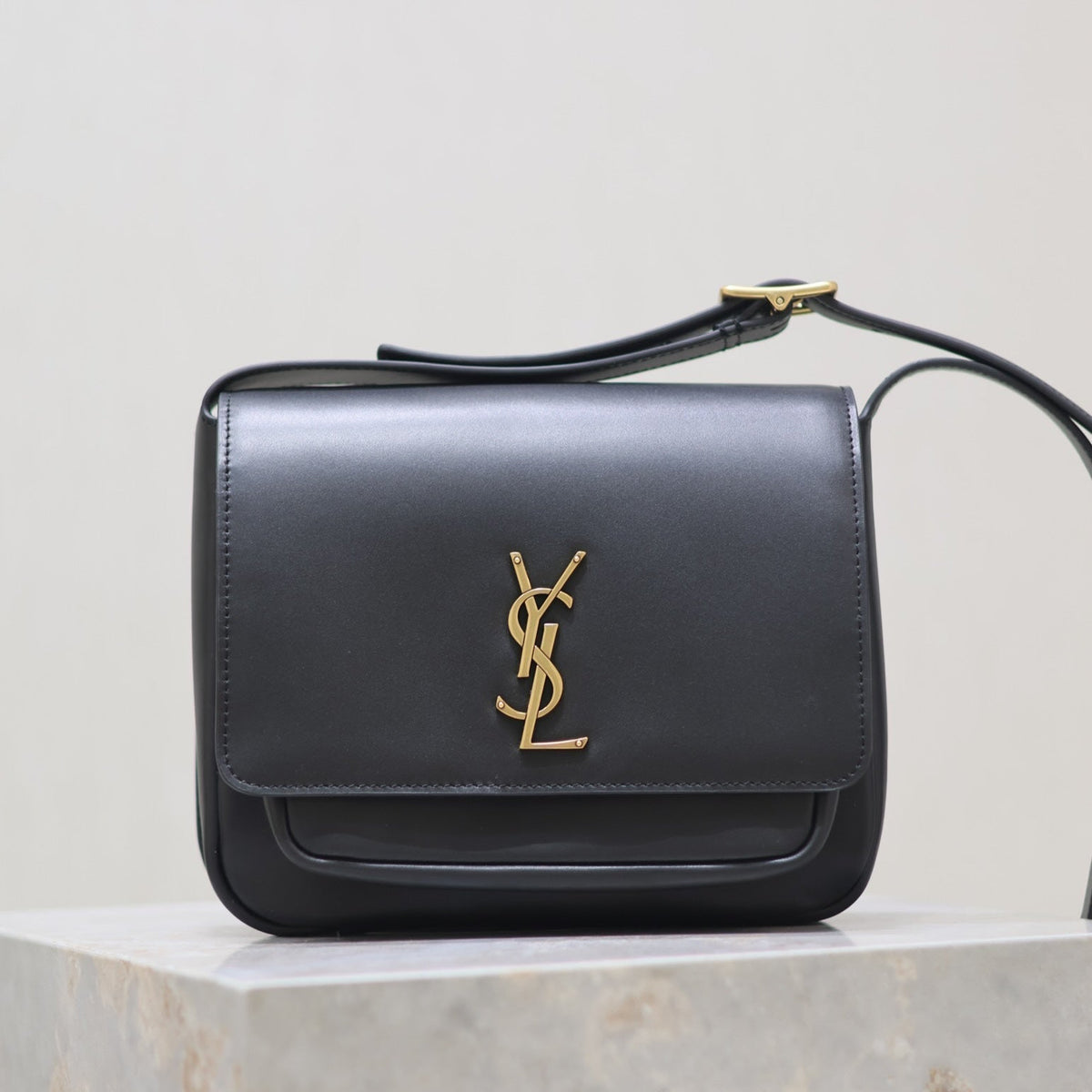 NIKI BABY 22 IN CHARCOAL GRAY CALFSKIN GOLD LOGO