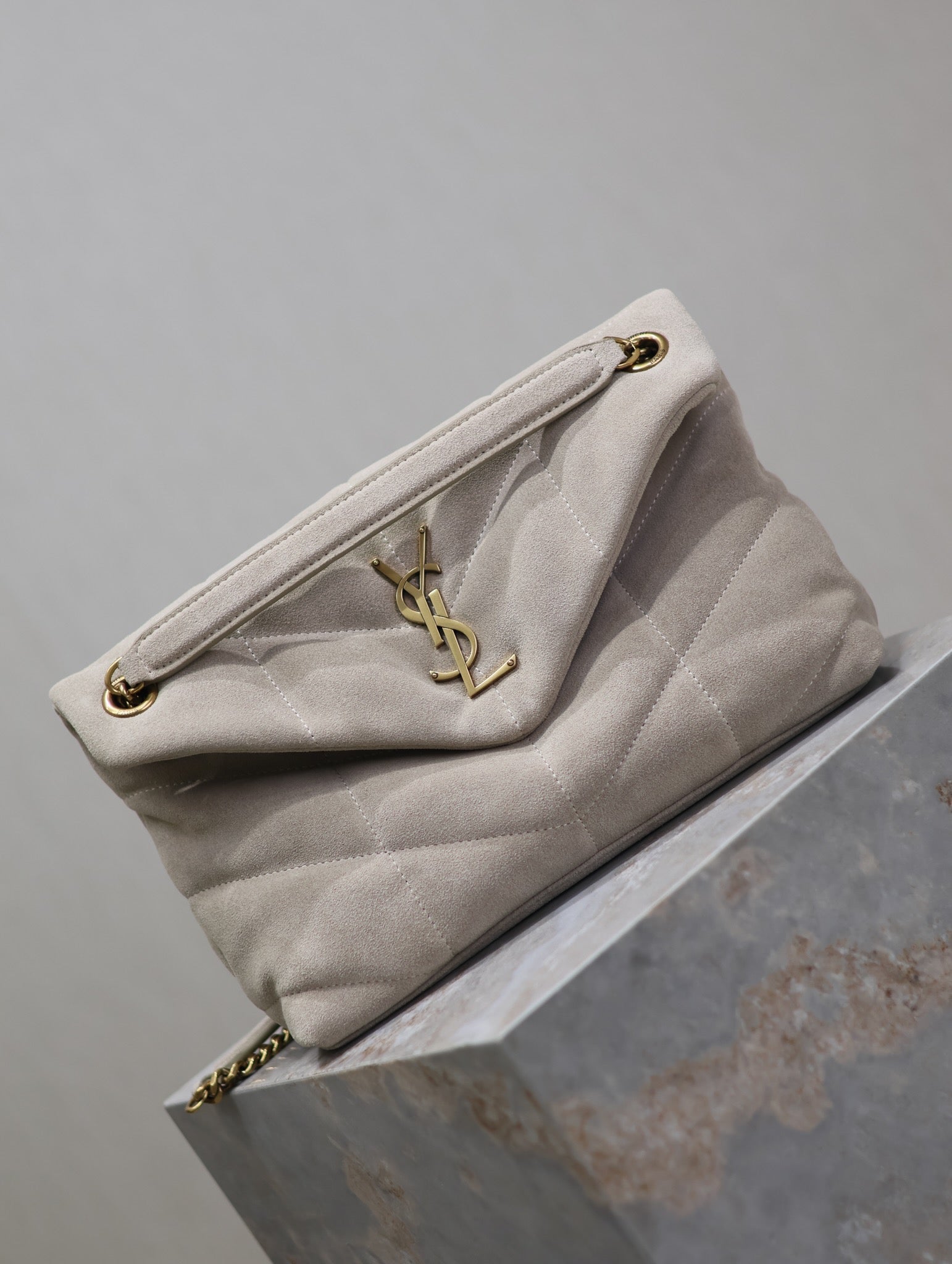 YSL 25S LOULOU PUFFER MM 29 IN SMOKEY TAUPE SUEDE GOLD HARDWRE