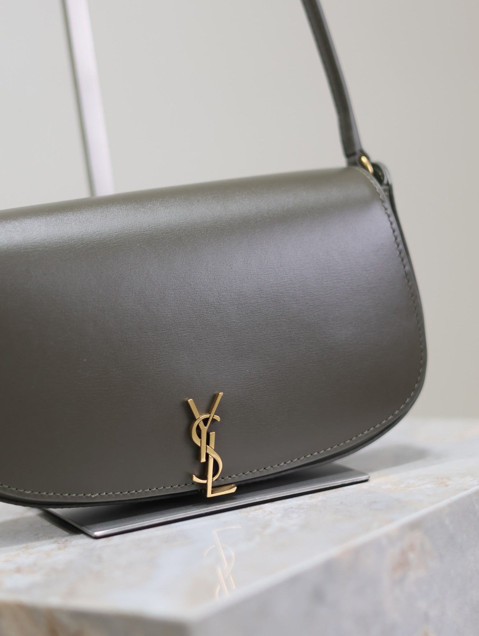 MINI VOLTAIRE IN BOX 17 IN KOMBU GREEN CALFSKIN GOLD LOGO