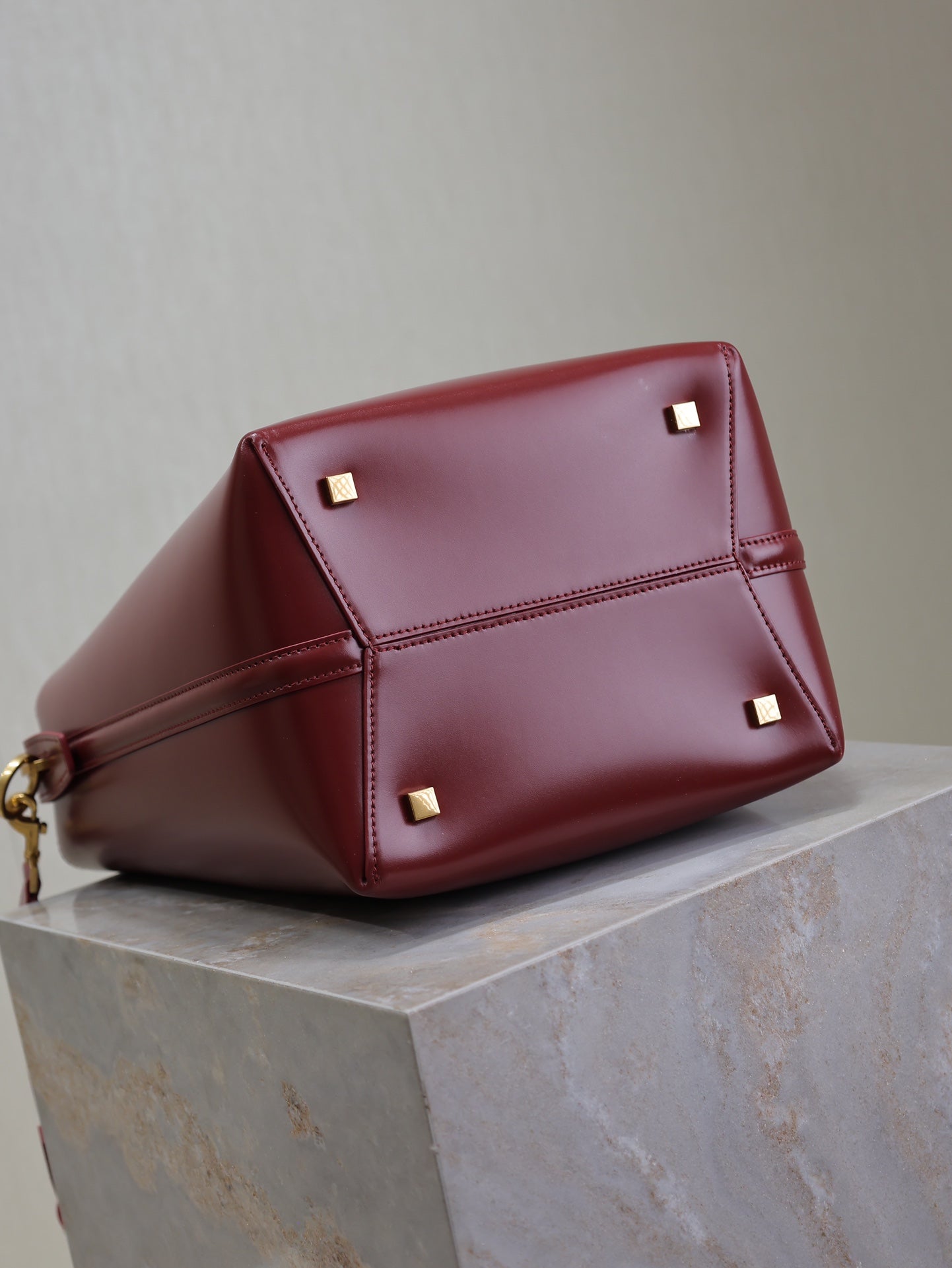 YSL 25S LE 5 À 7 BUCKET 26 IN DARK BURGUNDY CALFSKIN GOLD HARDWRE