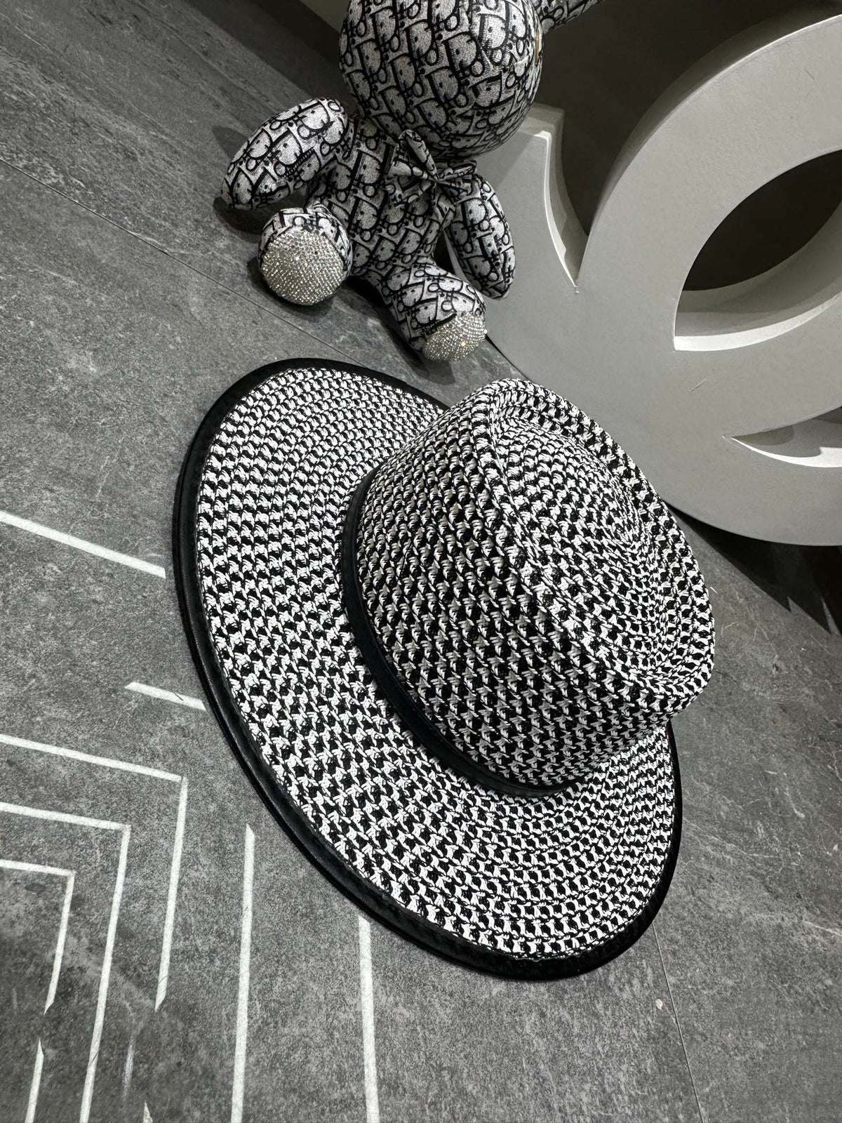 Sailin Concave Top Edged Flat Cap